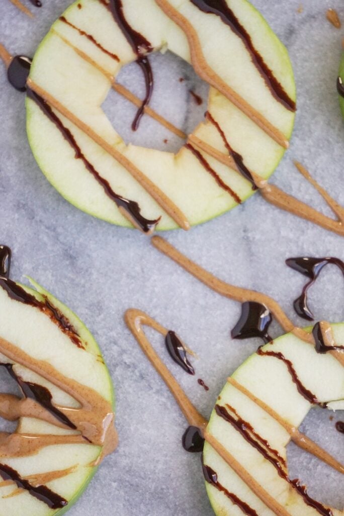 Healthy Donut-Shaped Apple Snacks (Vegan & Gluten Free)